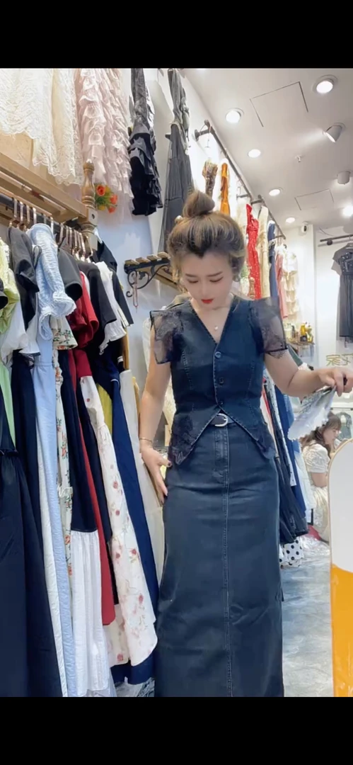 2025夏季新款时尚拼接蕾丝V领牛仔马甲半身裙套装女高级感两件套