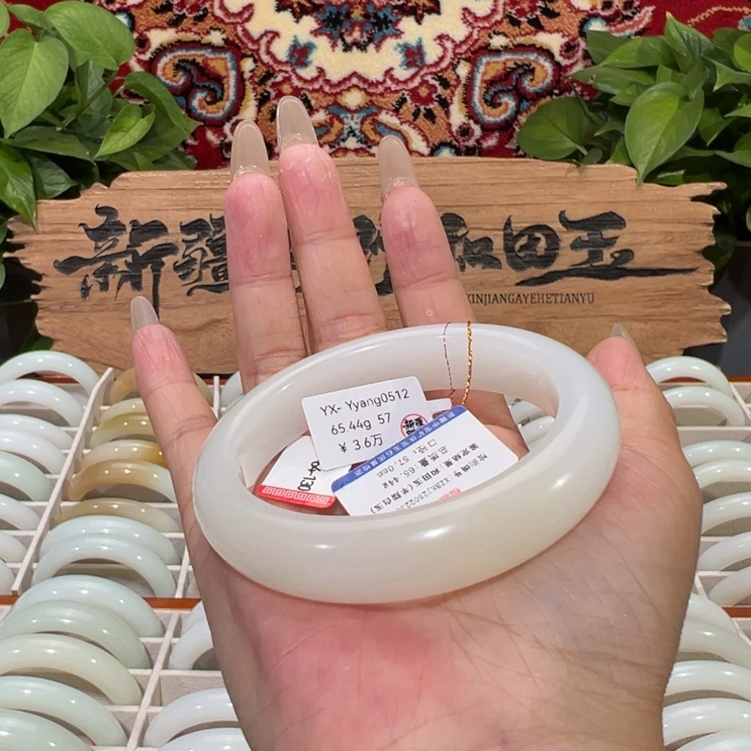 未镶嵌手镯和田玉（糖玉）柔光油润糖料和田玉手镯