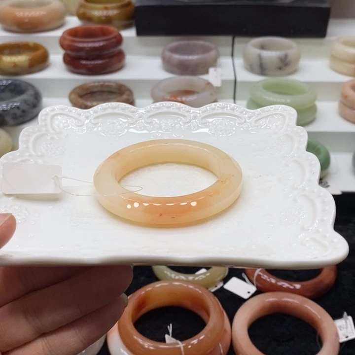 石英质玉未镶嵌手镯50