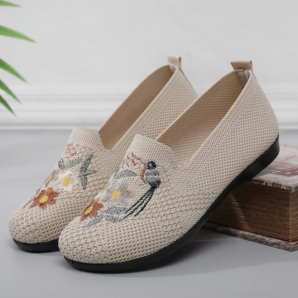 春夏单鞋休闲轻便透气软底妈妈鞋平底老北京布鞋鞋子民族风绣花鞋