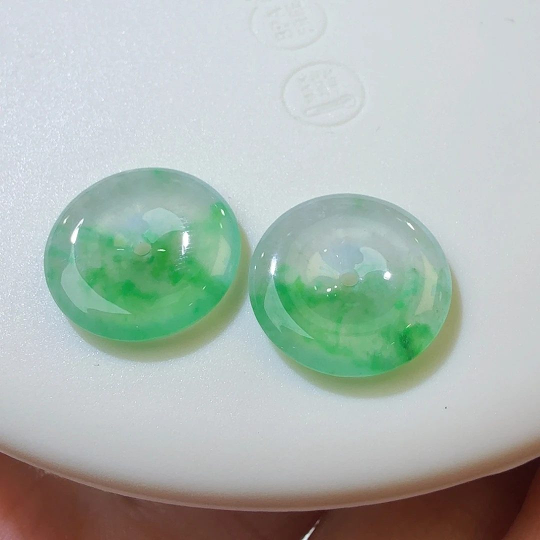 翡翠裸石冰飘花扣子