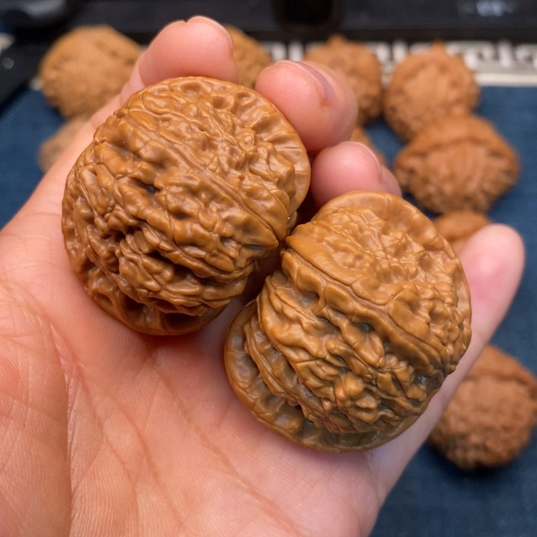 文玩核桃把件41红皮老树球白
