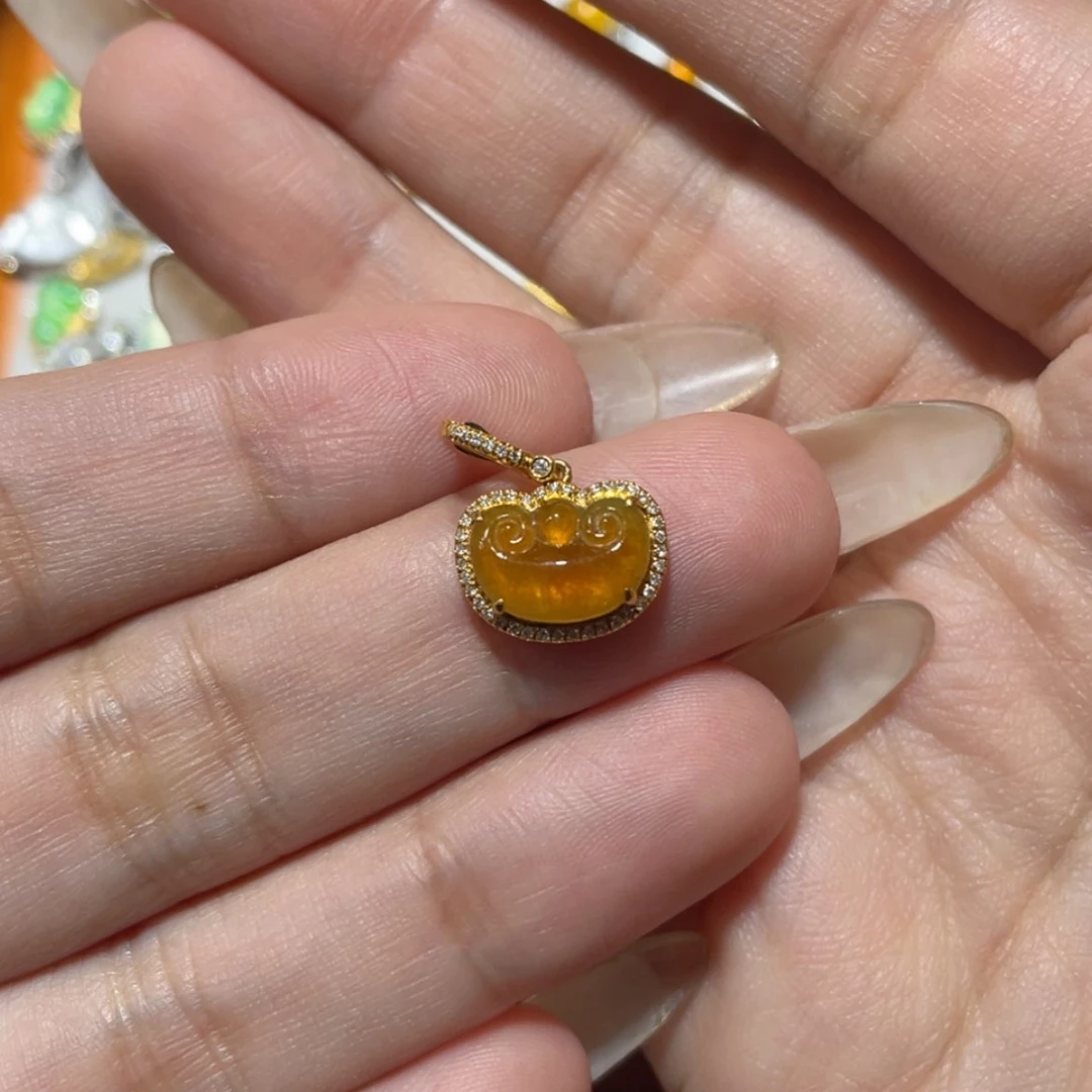 【闪购商品】颈饰18K金镶嵌翡翠