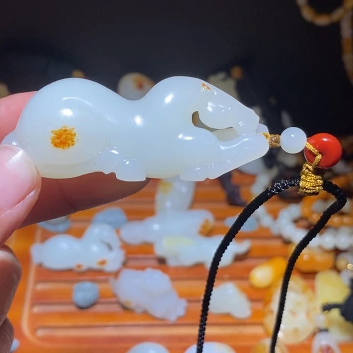 李***闻和田玉未镶嵌颈饰