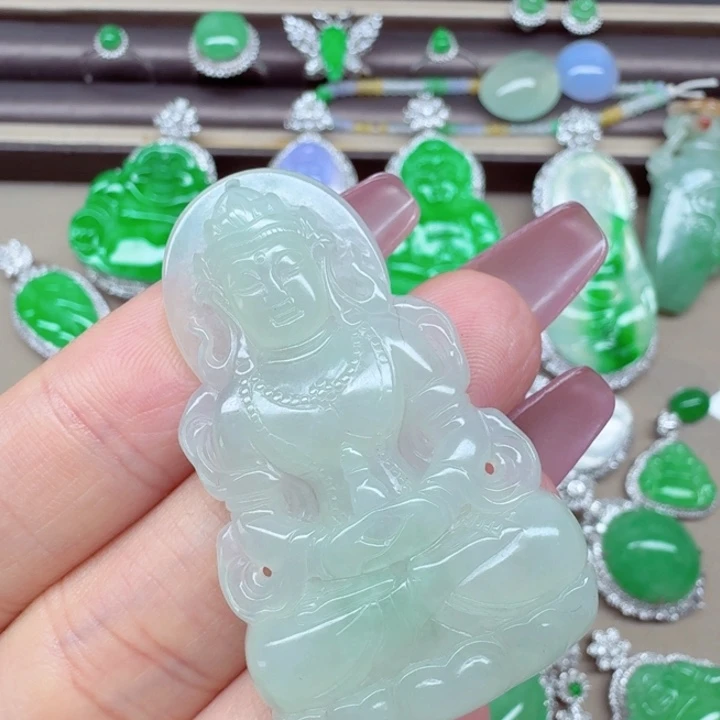 翡翠未镶嵌颈饰度母