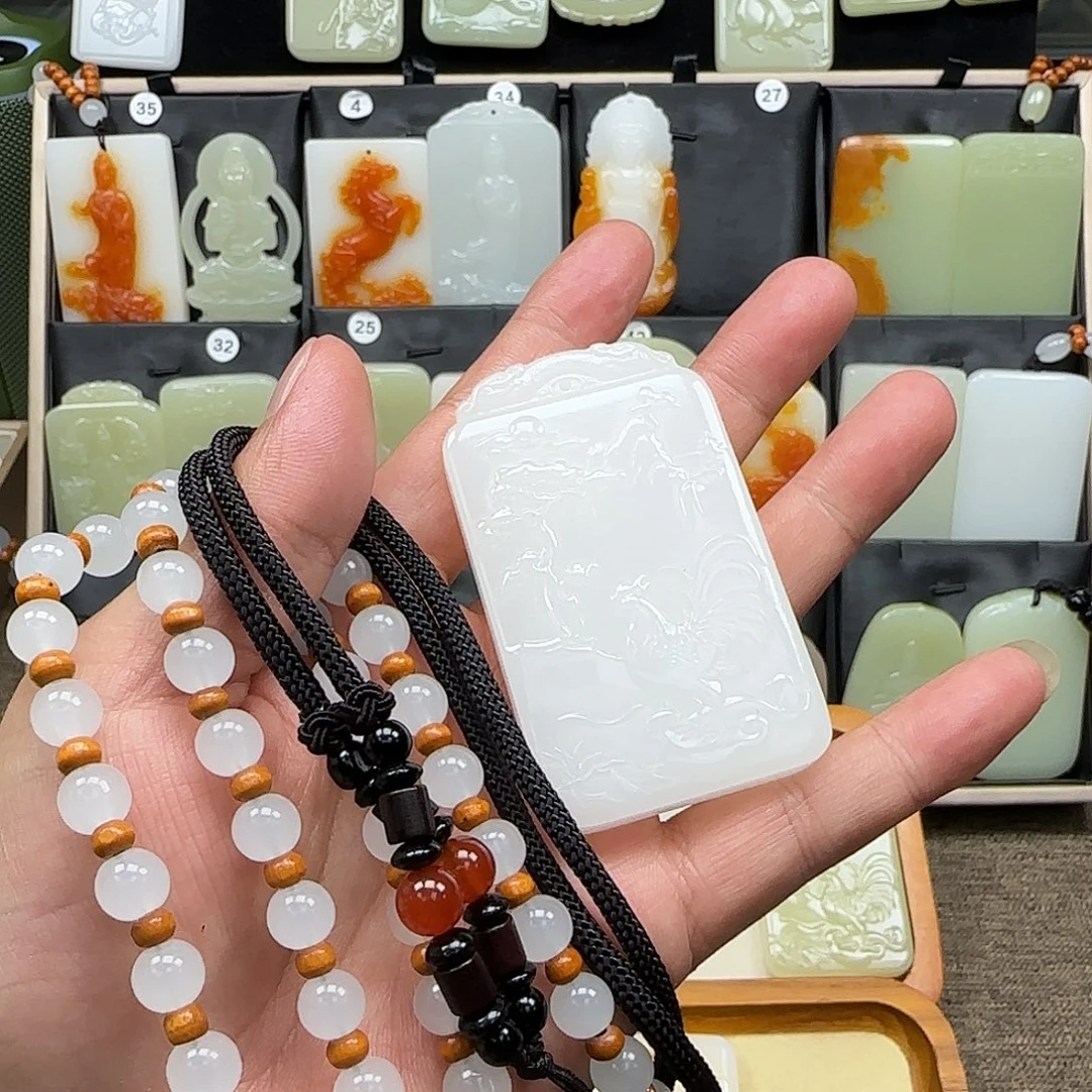 至***宝昆仑山料一物一拍双面鸡