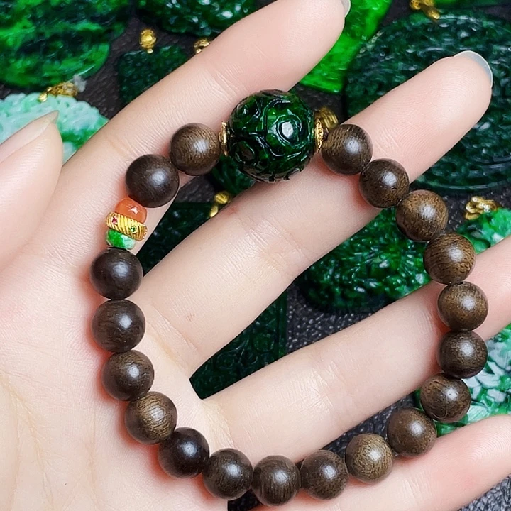 翡翠未镶嵌颈饰多样性