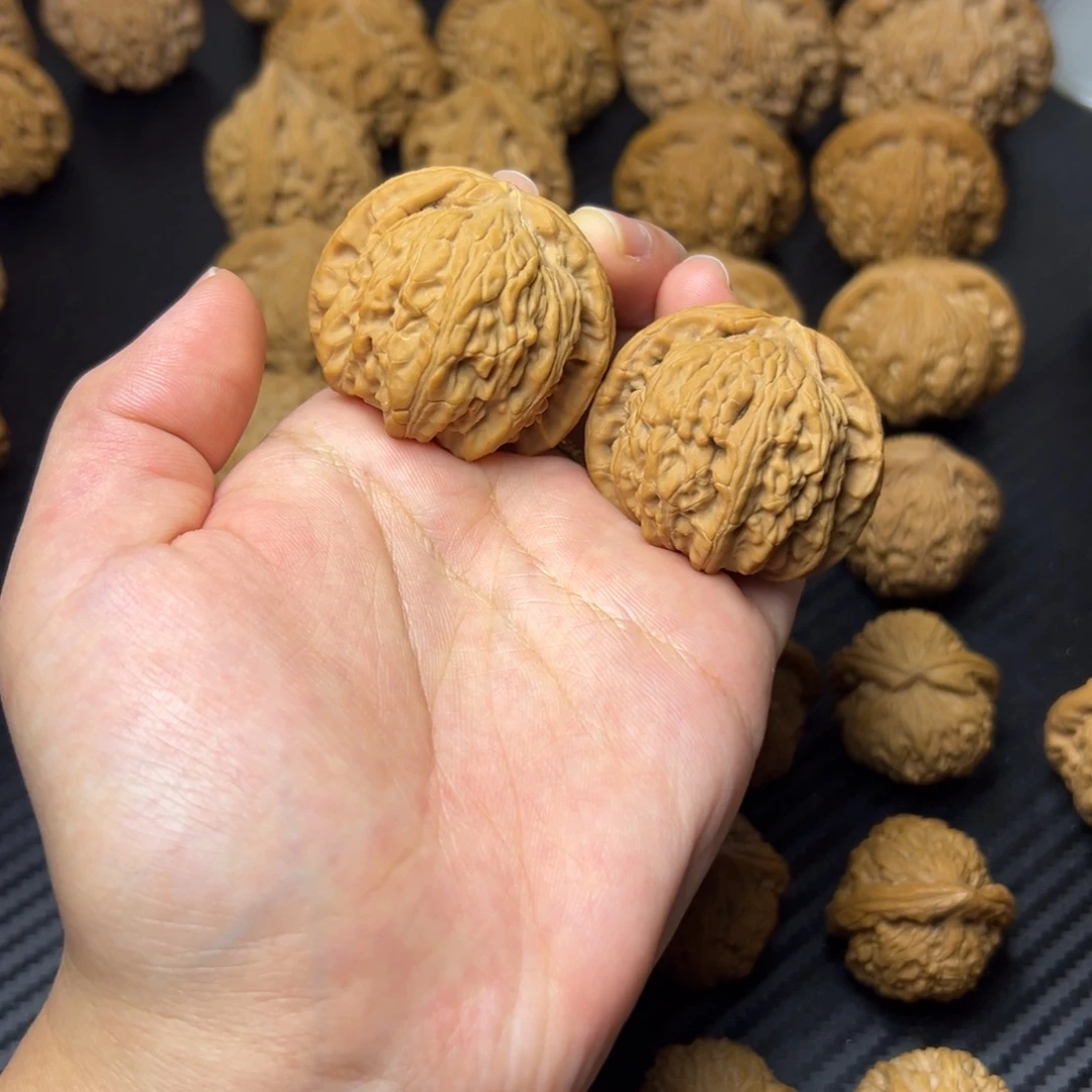 把件文玩核桃白狮子40黄