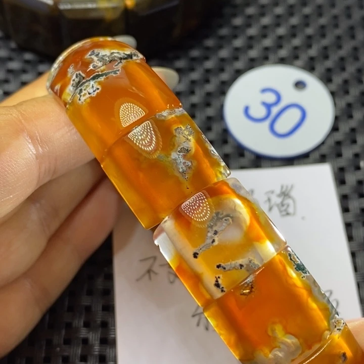 未镶嵌颈饰玛瑙/玉髓陈*明