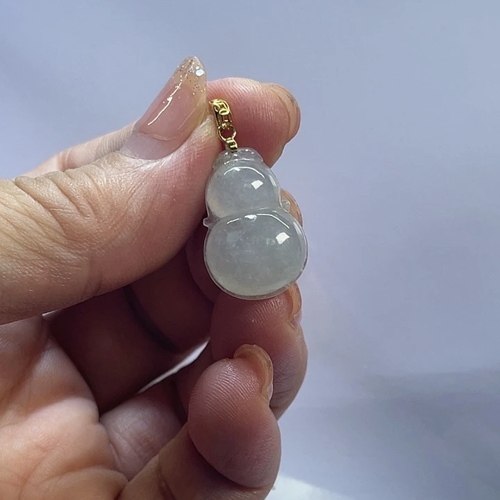 翡翠未镶嵌颈饰葫芦吊坠