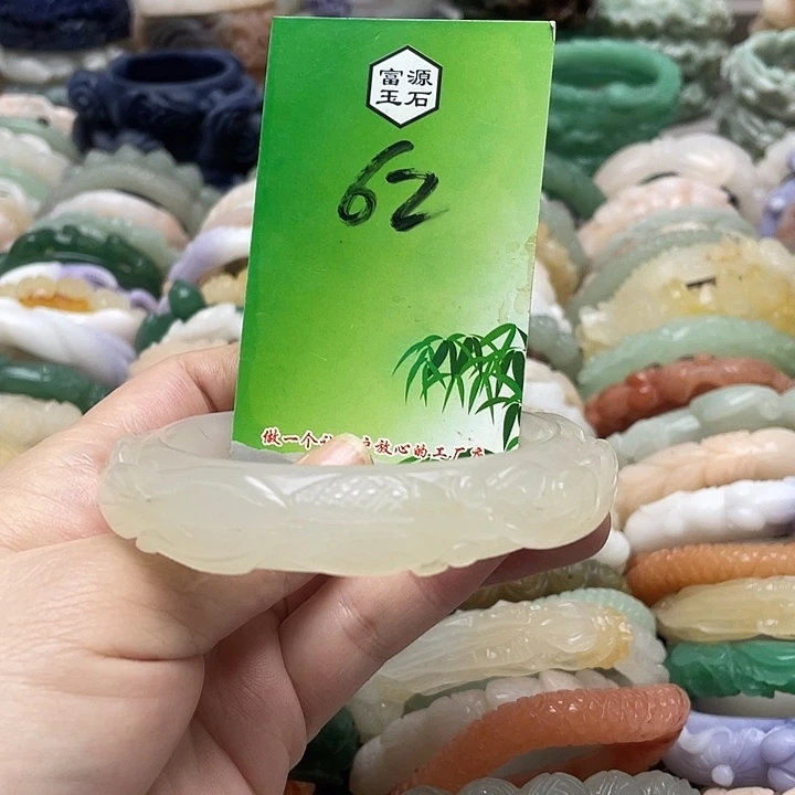 未镶嵌手镯石英岩玉