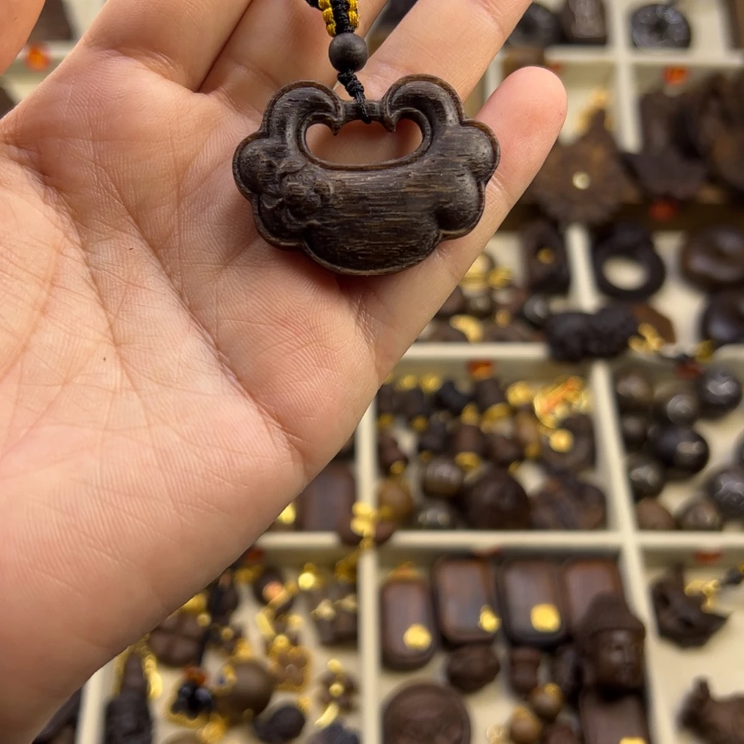 木质类如意莲花锁随行脖挂