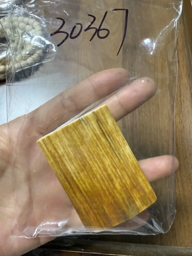 30367猛犸牙无事牌配饰瑕疵介意勿拍