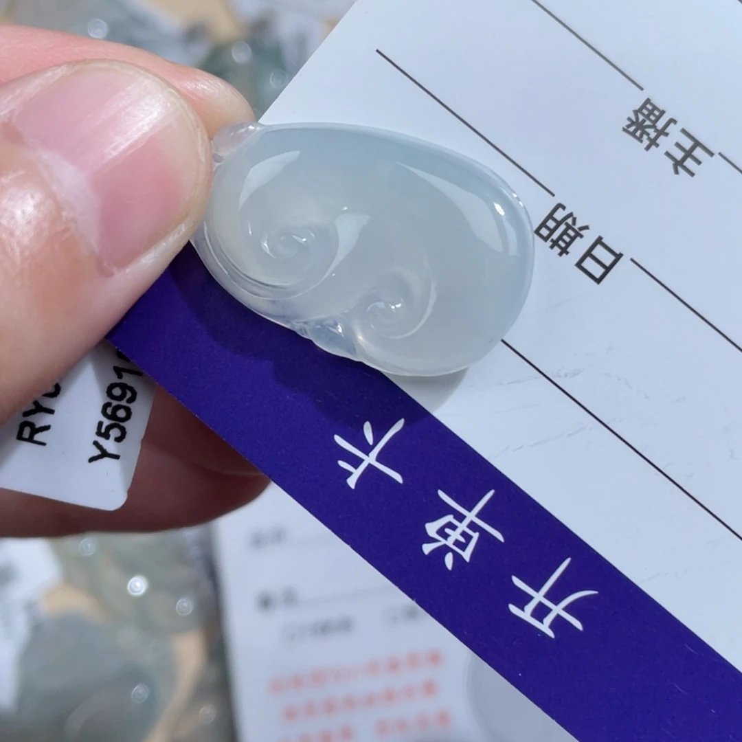 米***奇翡翠18K金镶嵌颈饰如意