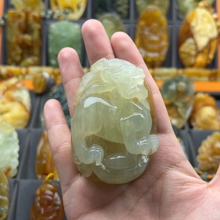 蛇纹石玉未镶嵌颈饰