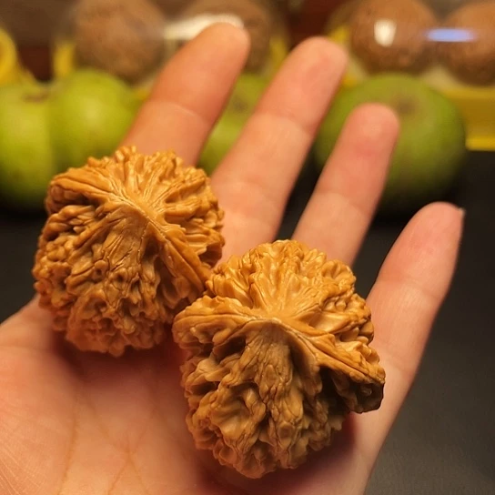 文玩核桃招财鼠一对
