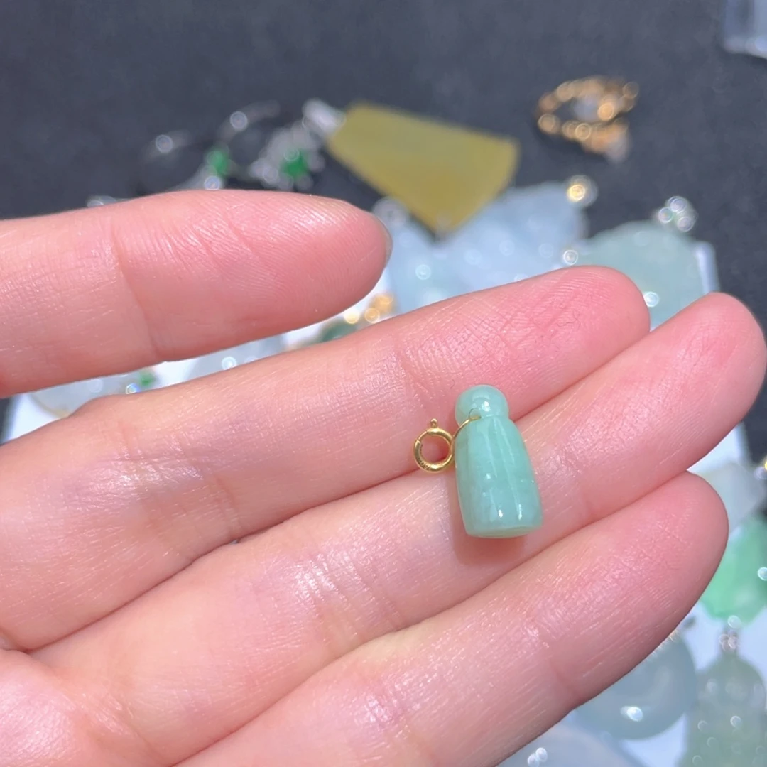 翡翠颈饰18K金镶嵌翡翠