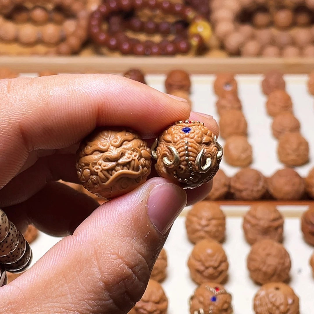 猴头核桃把件蟑**霸18左右猴头核桃