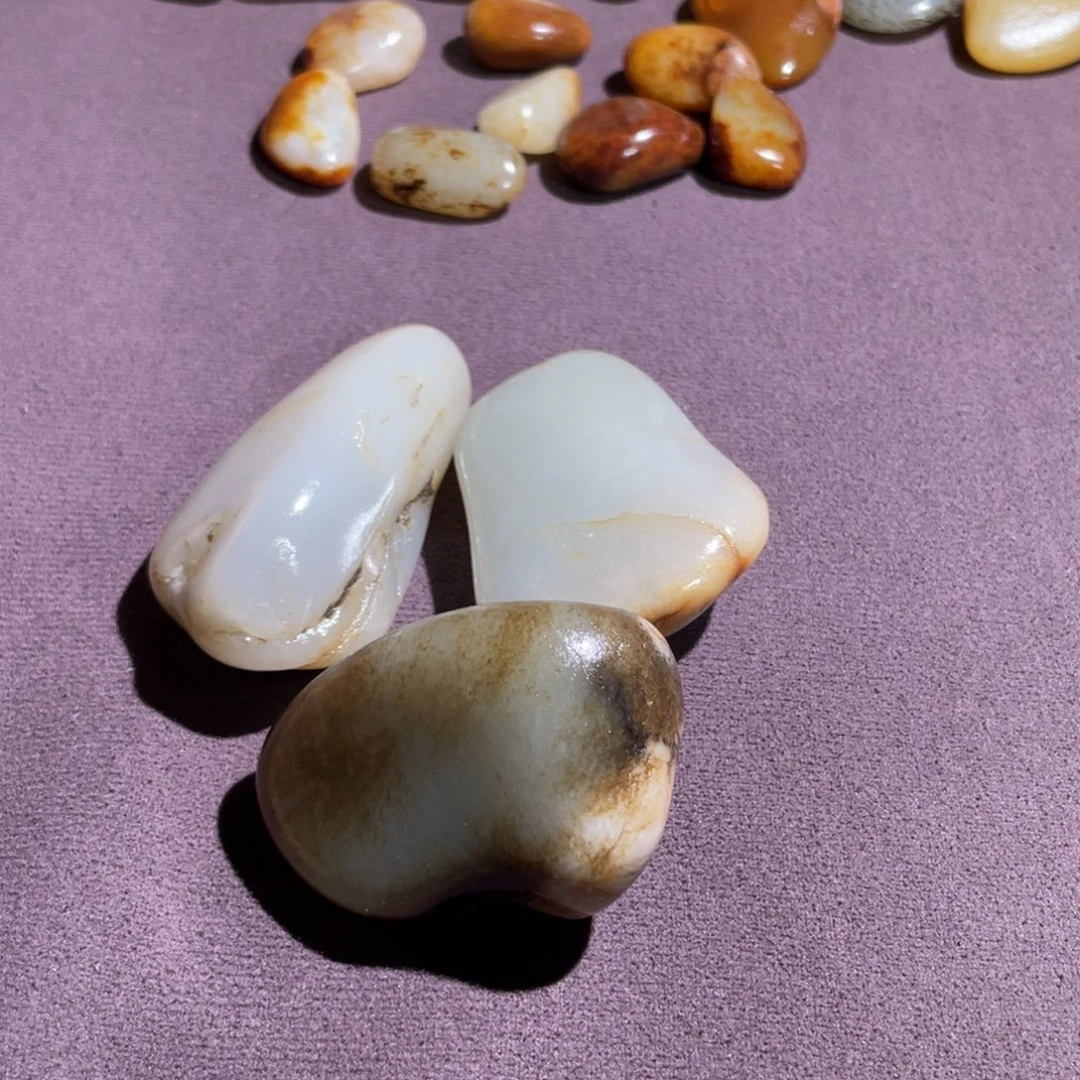 和田玉未镶嵌把件