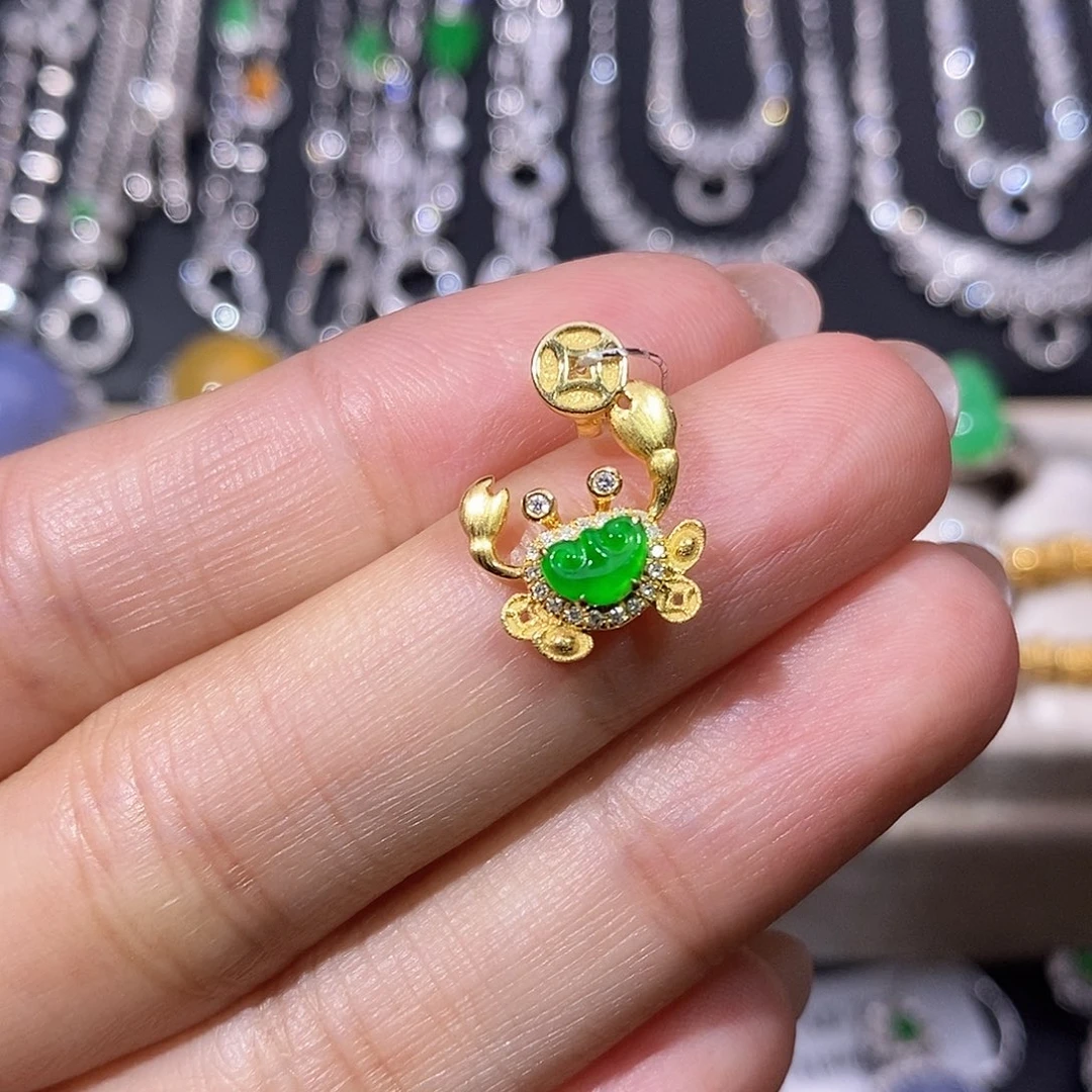 翡翠18K金镶嵌颈饰吊坠