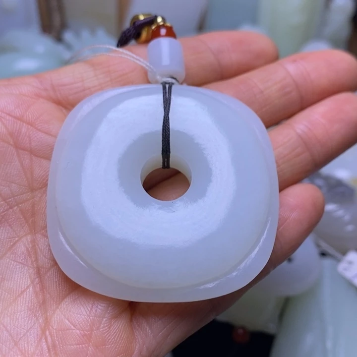 和田玉未镶嵌把件