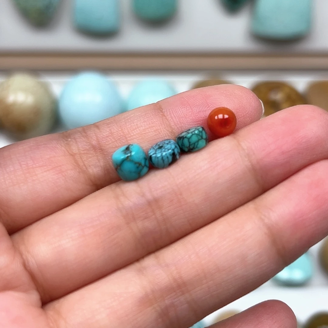 樱***山未镶嵌南红玛瑙珠宝奇石