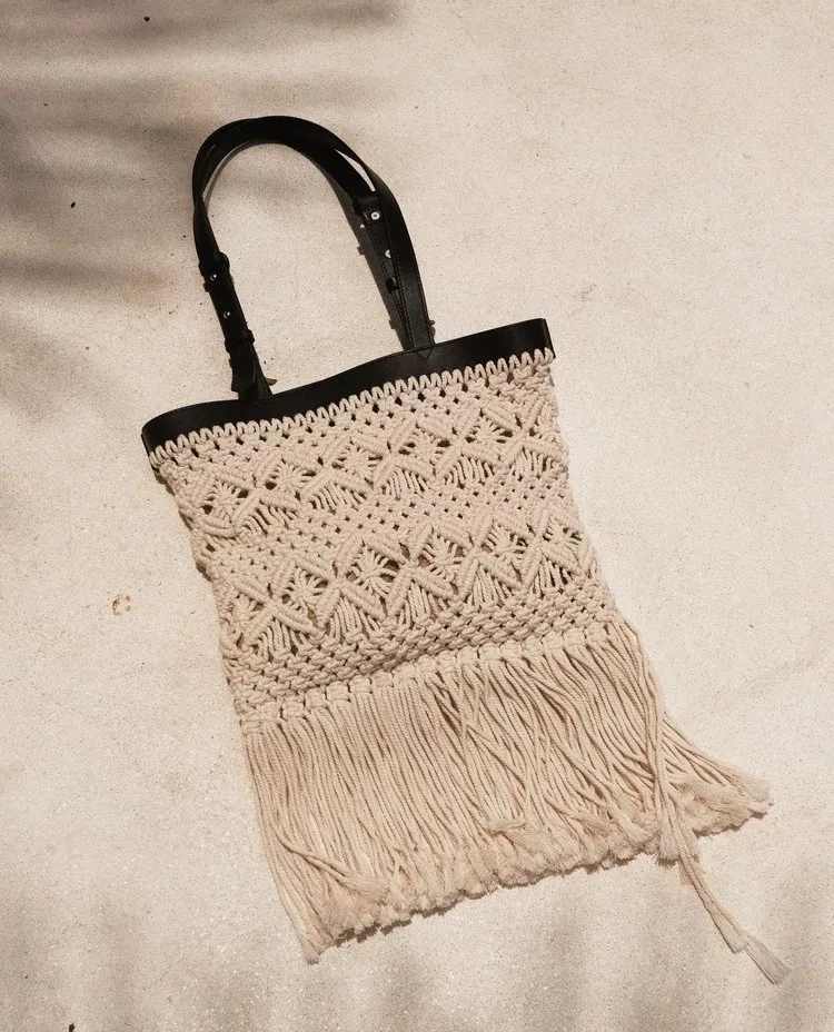 LOST IN ECHO 编绳镂空流苏托特包