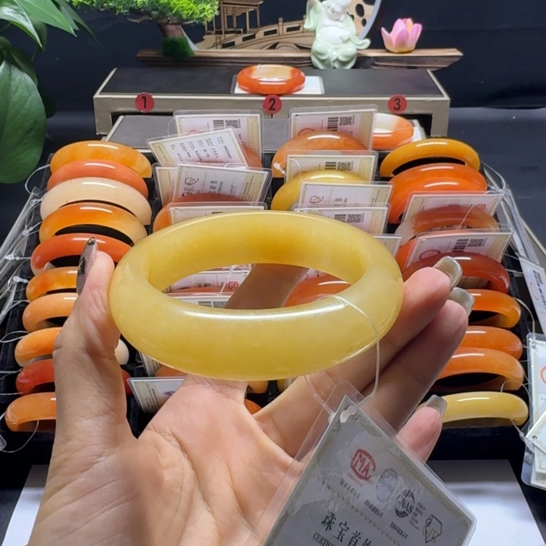 金***曦石英质玉（黄龙玉）未镶嵌手链