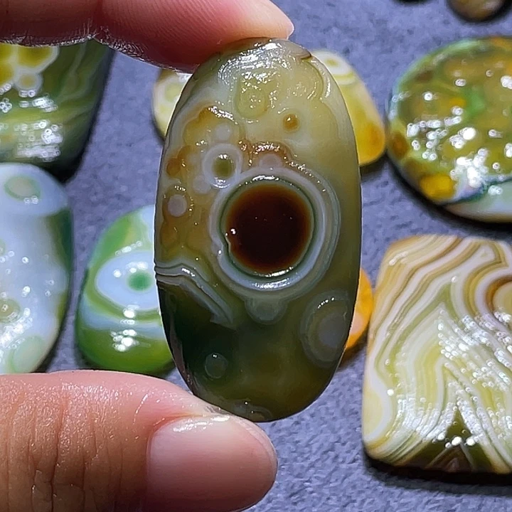 玛瑙/玉髓未镶嵌珠宝奇石