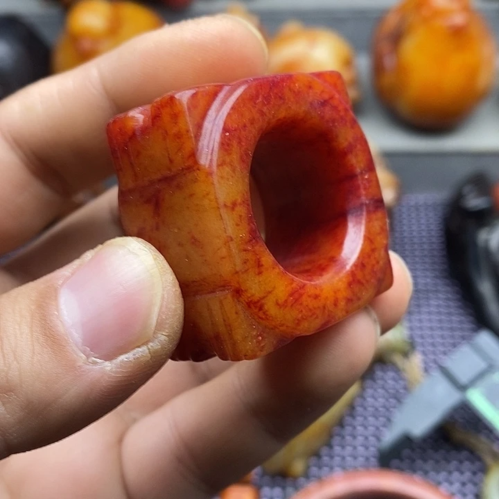 未镶嵌蛇纹石玉颈饰