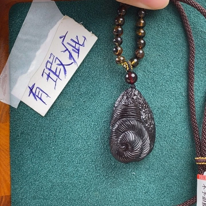 未镶嵌琥珀珠宝奇石