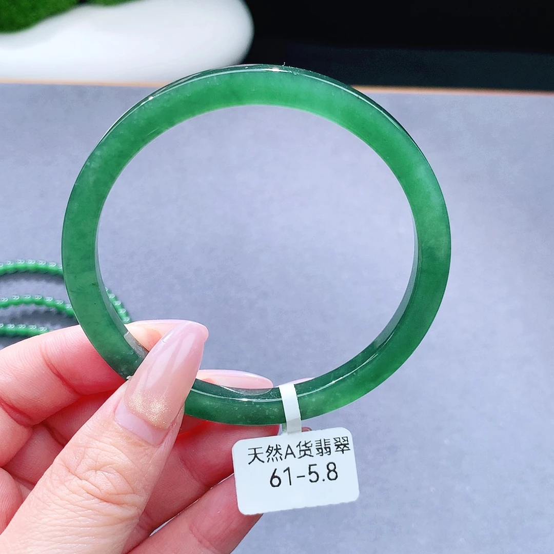 未镶嵌手镯（圆镯）翡翠