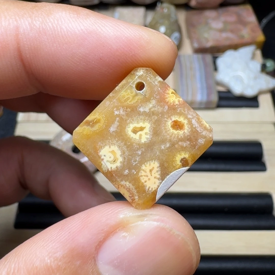 未镶嵌纯天然色有机玉石保真色硅化玉