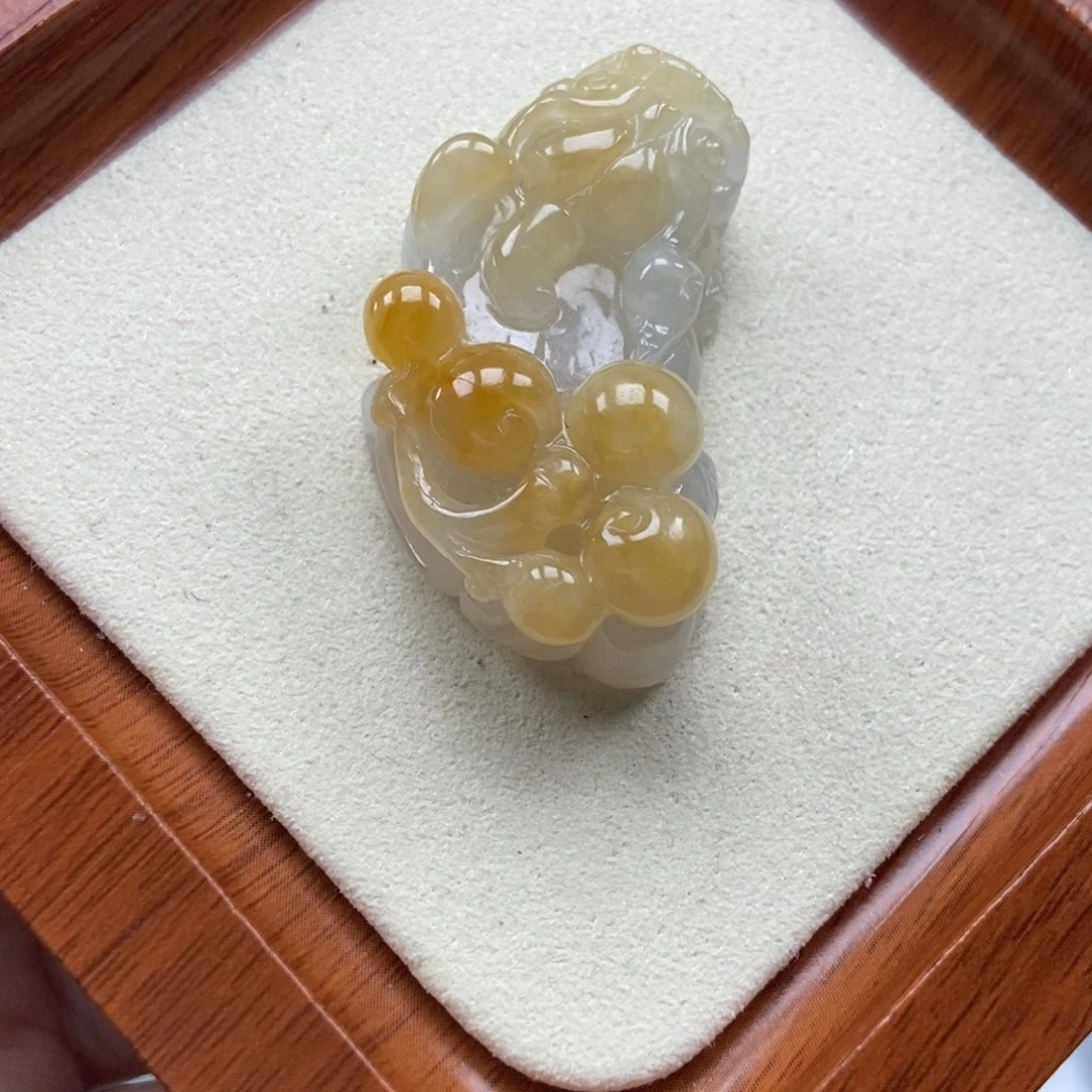 翡翠未镶嵌颈饰如意貔貅
