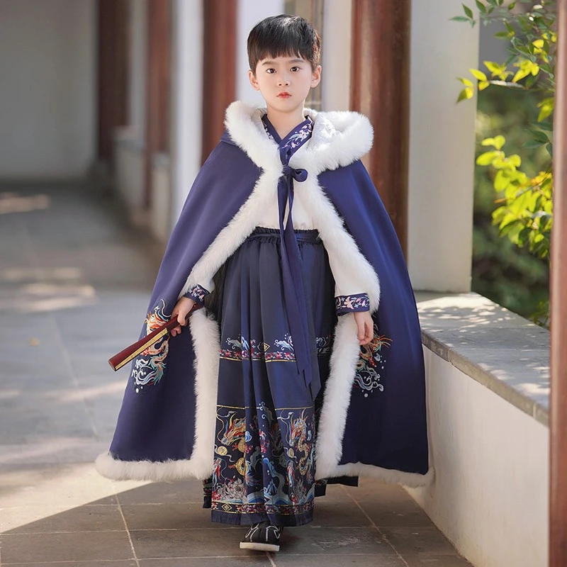 巴拉开门红男童汉服冬季马面裙套装2026新款男孩秋女童中国风拜年