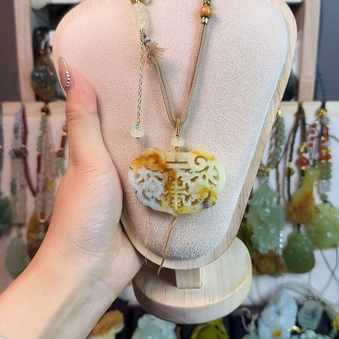 蛇纹石玉未镶嵌颈饰