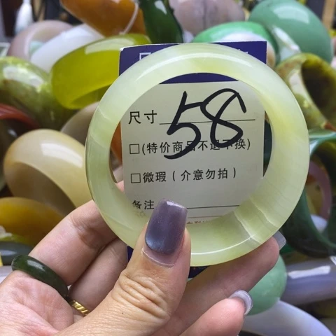 未镶嵌手镯石英岩玉