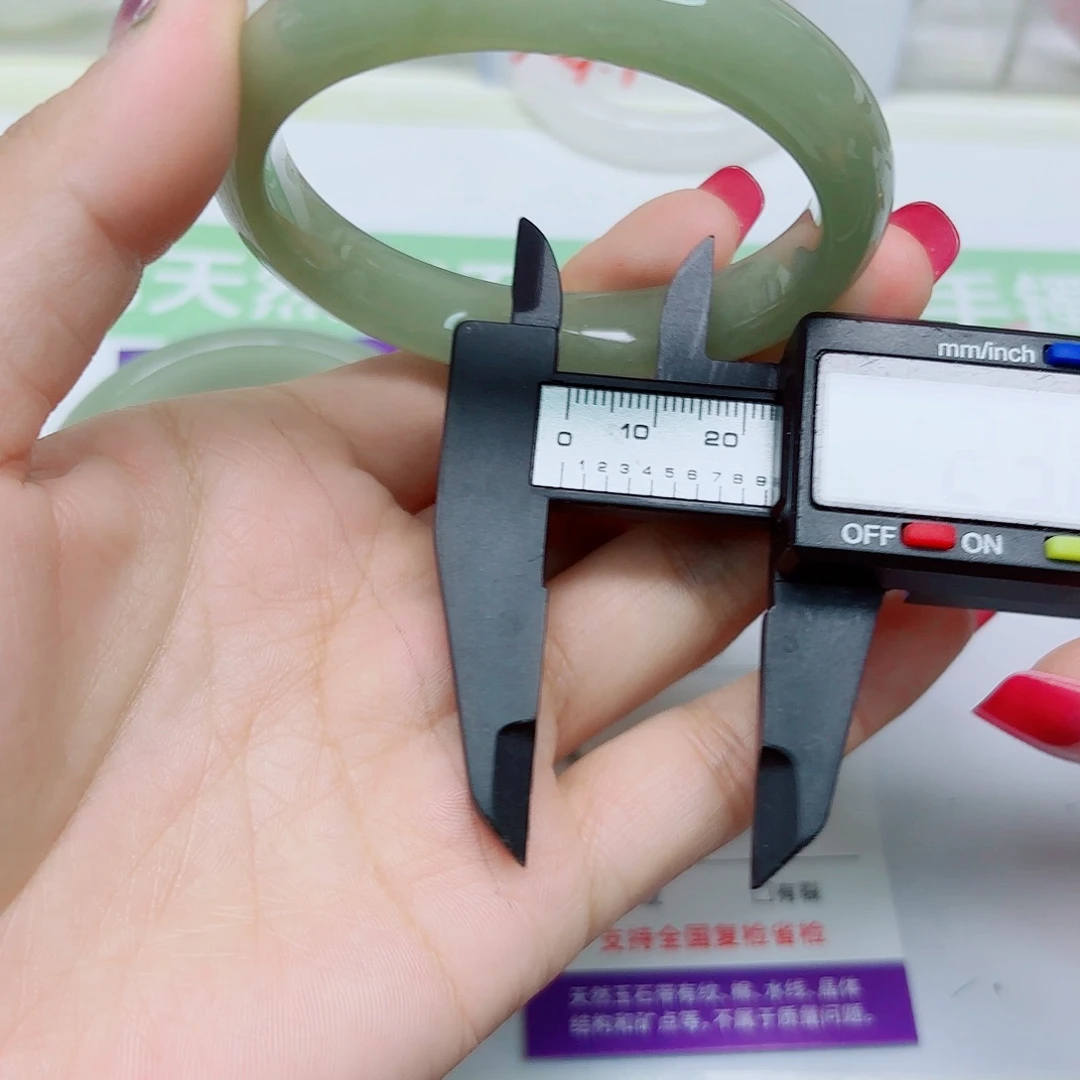 未镶嵌手镯石英质玉25/5756