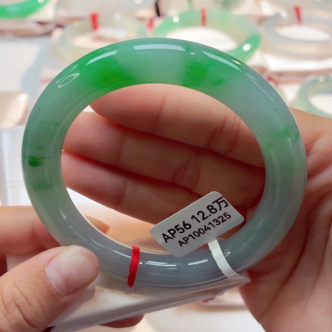 翡翠未镶嵌手镯（圆镯）68-07