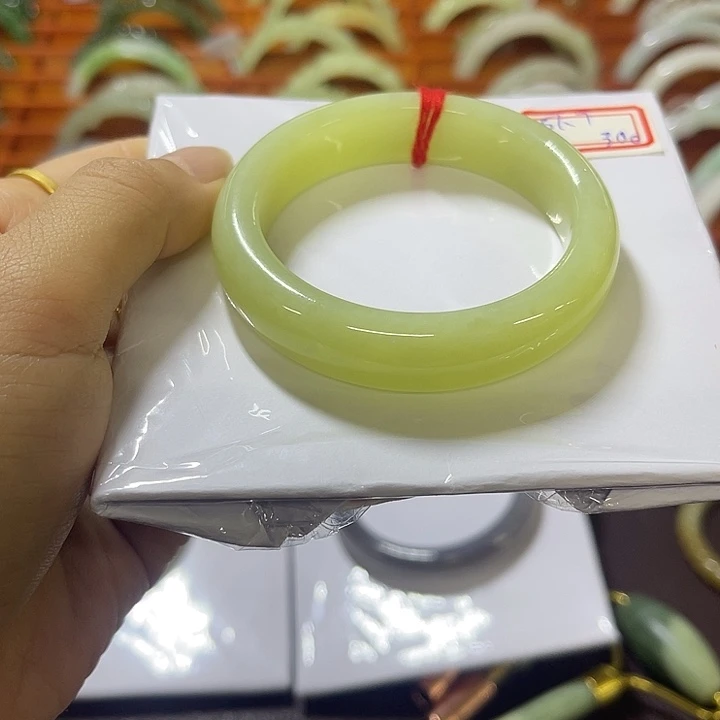 未镶嵌手镯岫岩老玉（透闪石质玉）