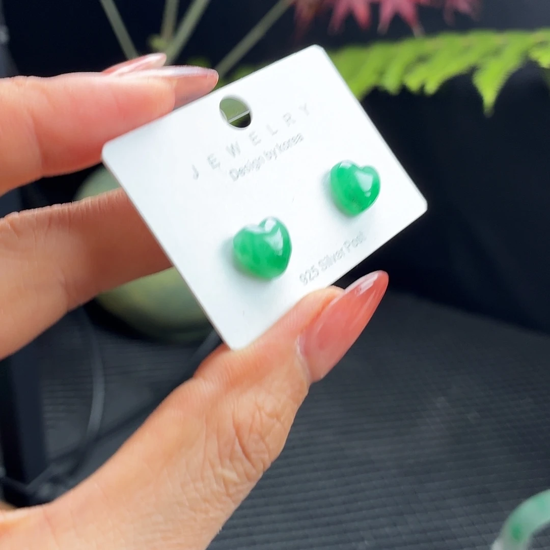 石英质玉未镶嵌耳钉