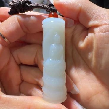 和田玉未镶嵌把件