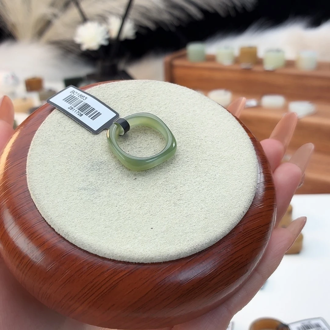 和田玉未镶嵌戒指湖水绿方圆17.12mmj60
