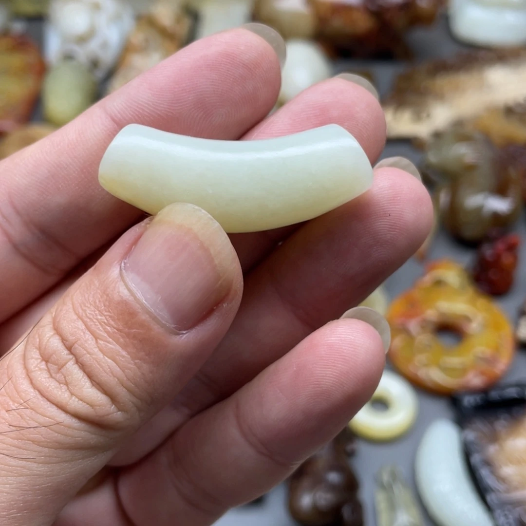 颈饰未镶嵌和田玉