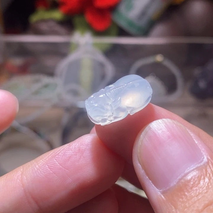 天然缅甸A货翡翠冰种底子干净纯白冰起光貔貅裸石500