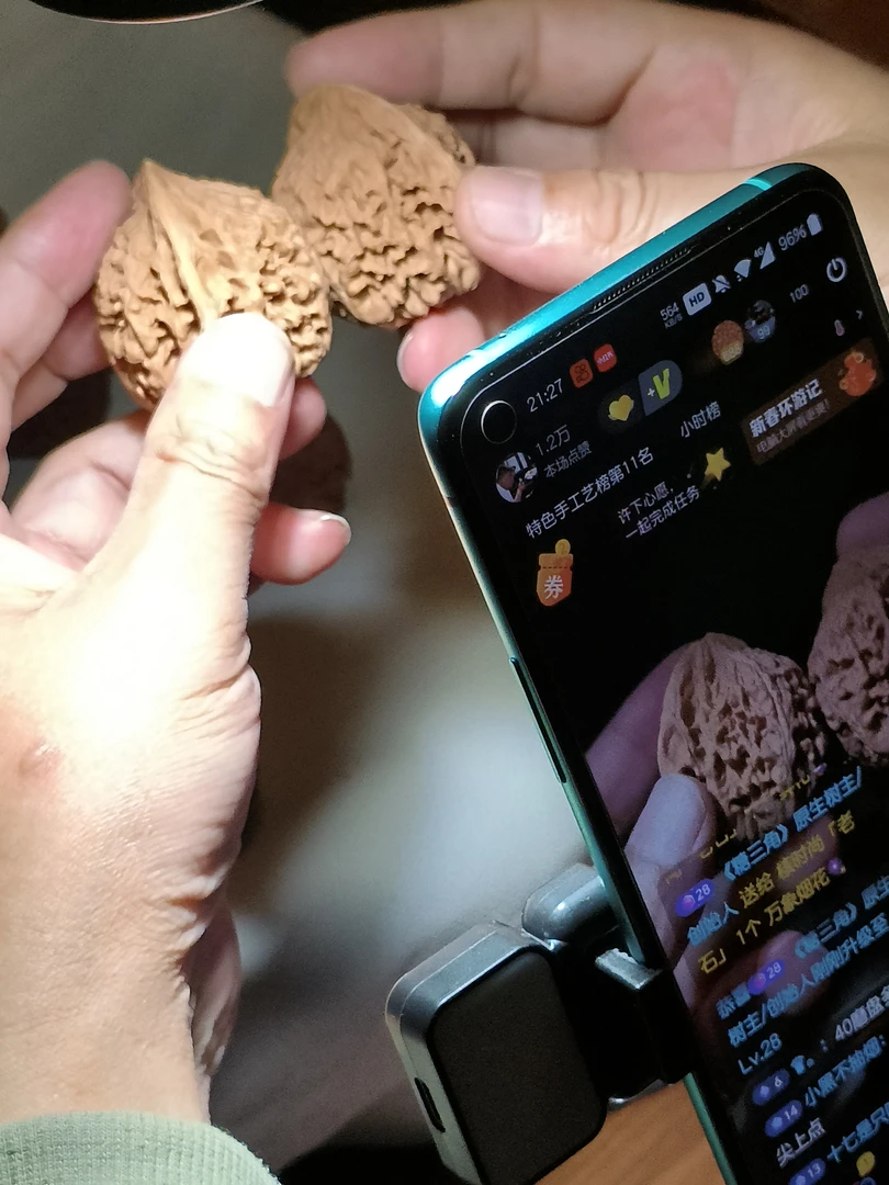 核源山庄出品文玩核桃九龙樽