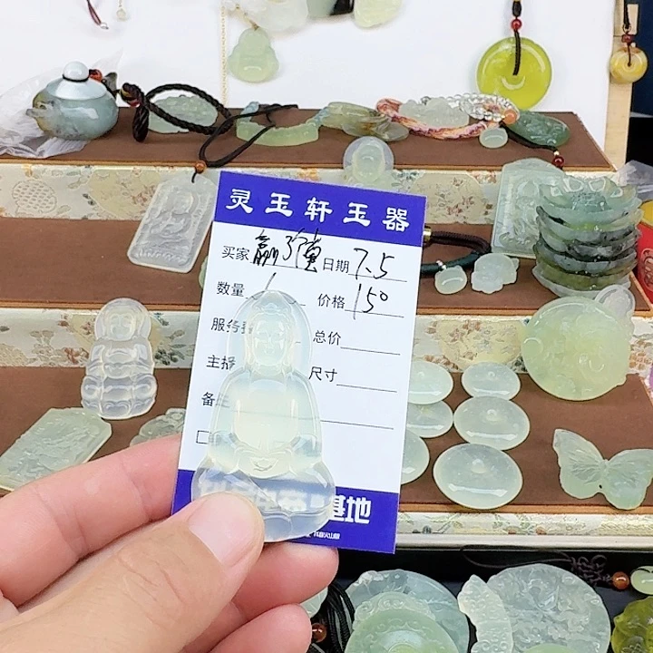 赢***莹蛇纹石玉未镶嵌颈饰