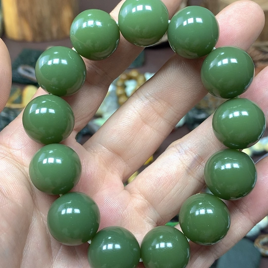 透闪石质玉未镶嵌珠宝奇石