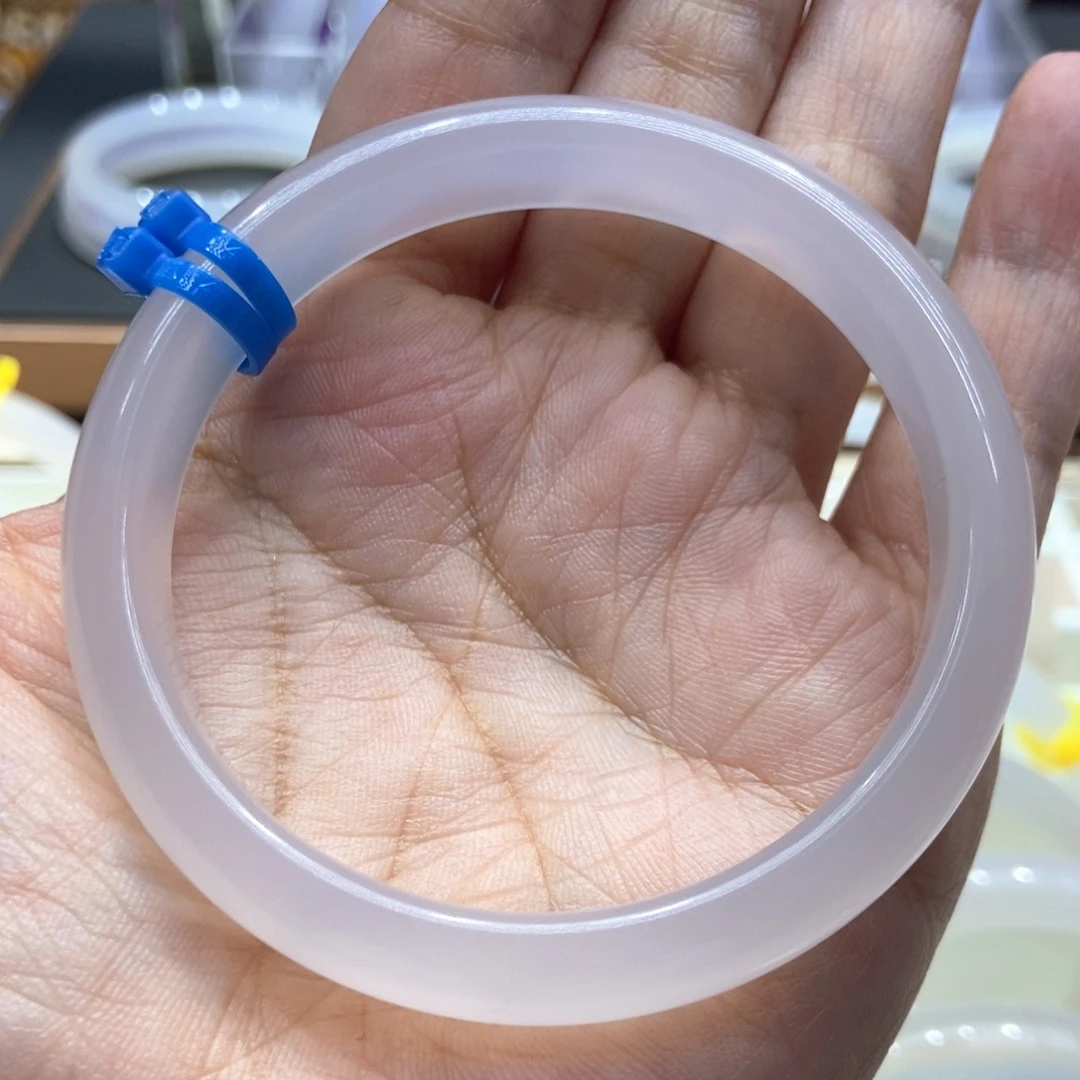 玛瑙/玉髓手镯未镶嵌颜**?