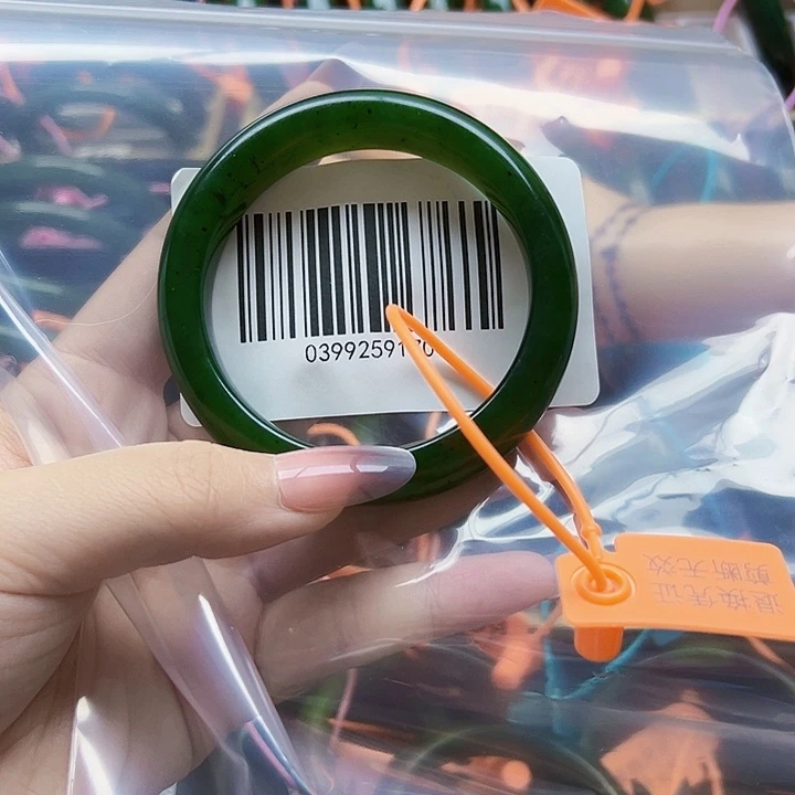 兔***海未镶嵌手镯和田玉